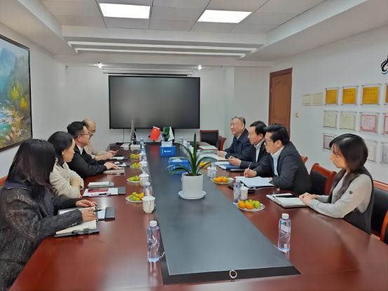 金橋管理局局長(zhǎng)、金橋管委會(huì)主任呂東勝一行蒞臨上海敬業(yè)企業(yè)集團(tuán)調(diào)研指導(dǎo)